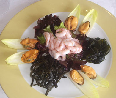 Ensalada de algas y frutos de mar